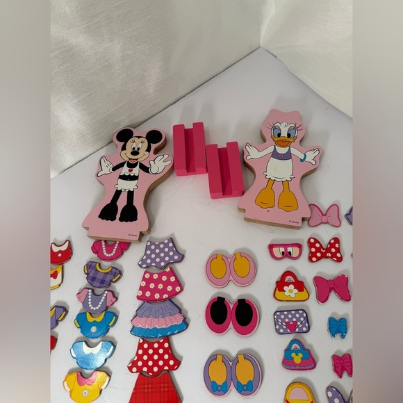 Disney Minnie And Daisy Magnetic Dress Up Wood Dolls Melissa And Doug - Picture 8 of 8